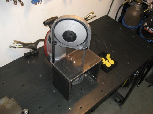 Portable Band Saw can be Quickly Bolted to Tabletop